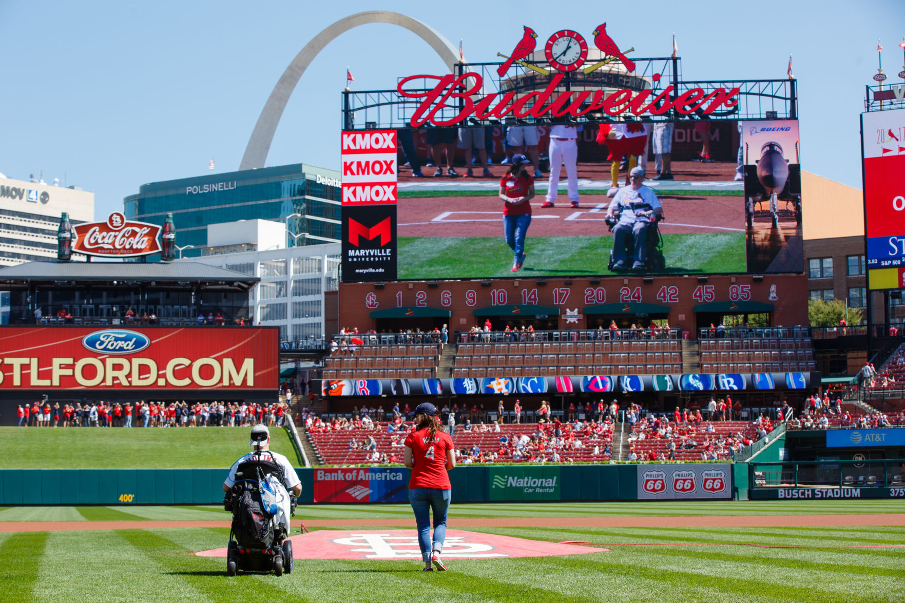 Paralyzed former Hazelwood Officer Craig Tudor and his wife throw out first pitch at Cardinals game